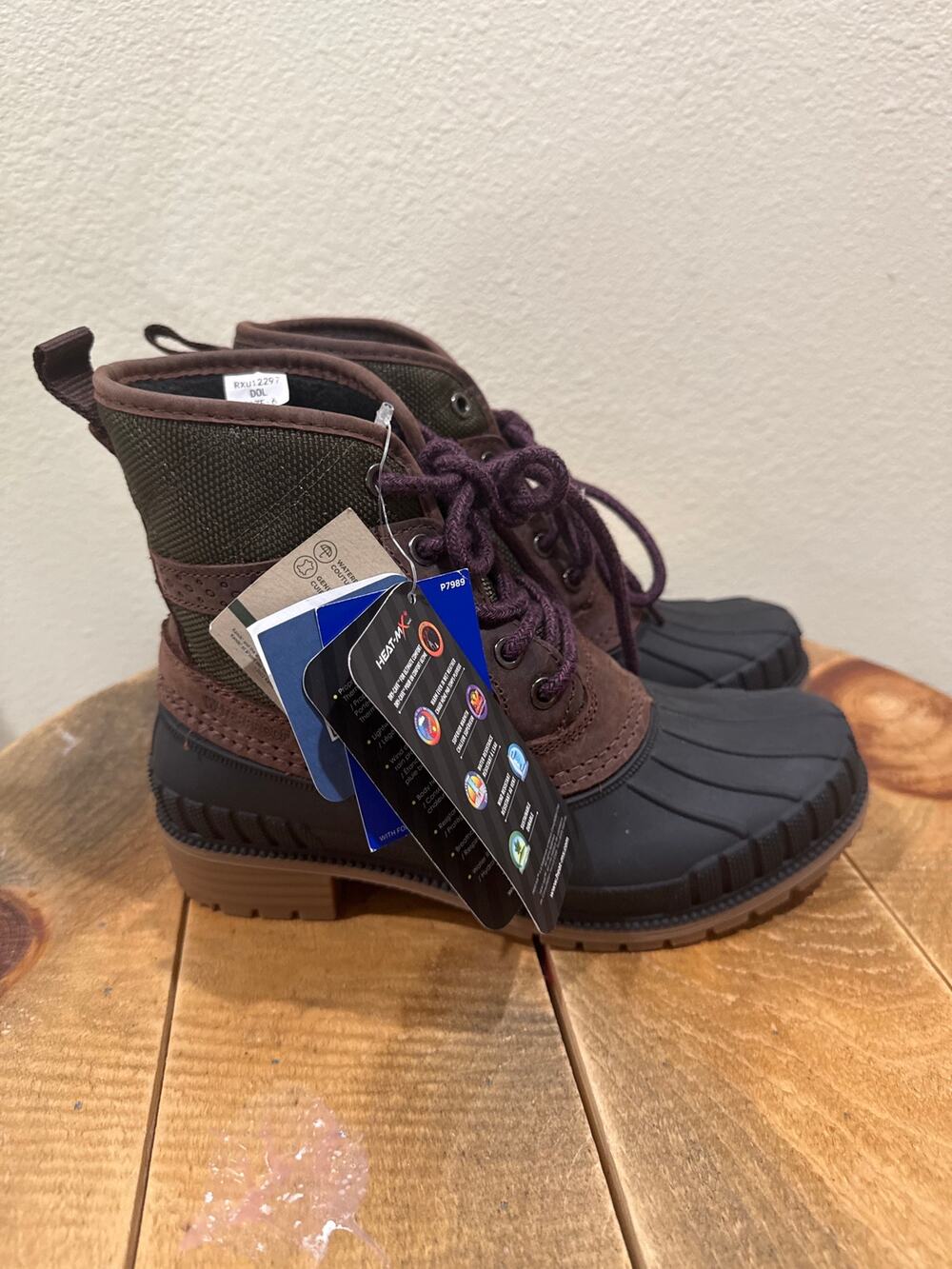 Womens Kamik  Sienna Mid Series size 6 new winter boots